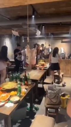 沈阳老妹烧烤店以一敌十
